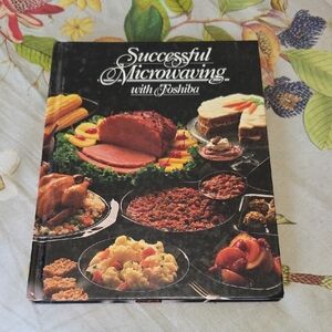 Toshiba Successful Microwaving Cookbook - Black Cover Vintage 1982